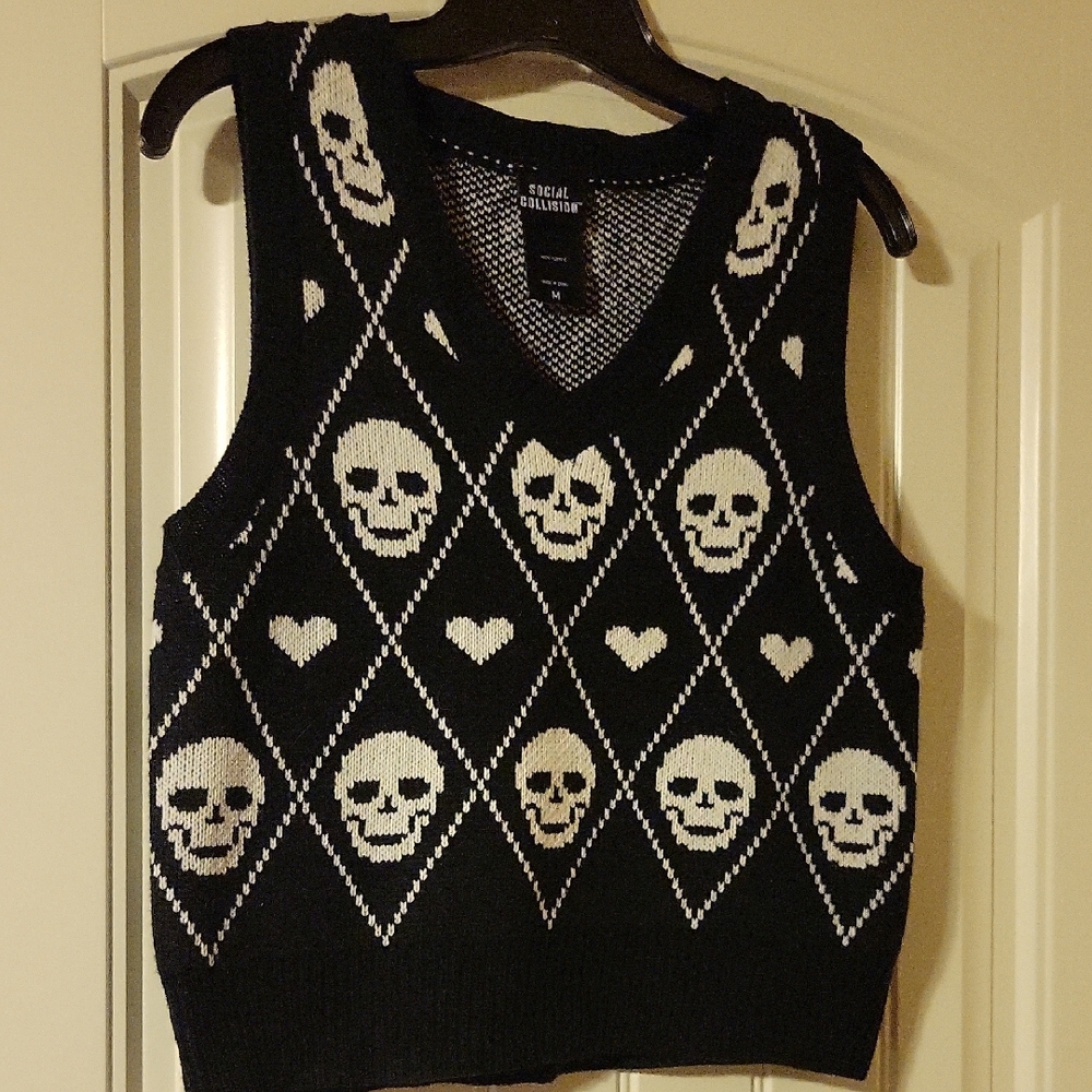 Black & White Skull & Heart Pattern Argyle Sweater Vest. Sz M. Social Collision